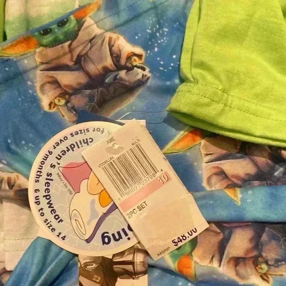 THE MANDALORIAN 2 PIECE STAR WARS PAJAMA SET NWT - Picture 4 of 6
